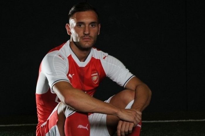 Lucas Perez resmi diperkenalkan sebagai pemain Arsenal pada Rabu (30/8/2016).