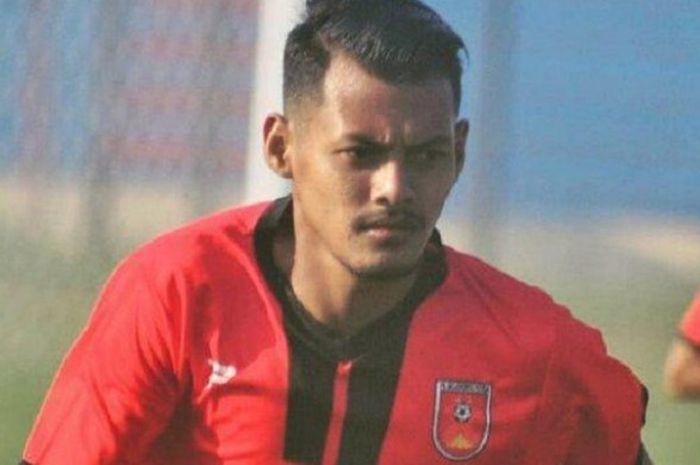 Penyerang PSMP, Krisna Adi Darma, mengalami kecelakaan setelah dijatuhi sanksi oleh komdis PSSI berupa larangan bermain seumur hidup.