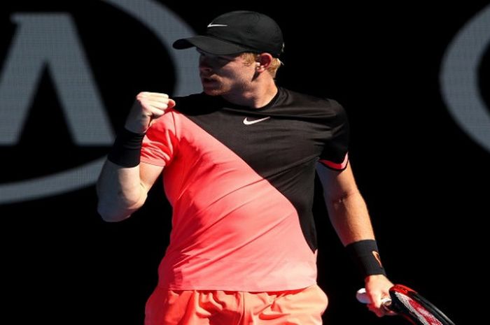 Ekspresi Kyle Edmund saat menjalani laga perempat final Australian Open 2018 yang digelar pada Selasa (23/1/2018).