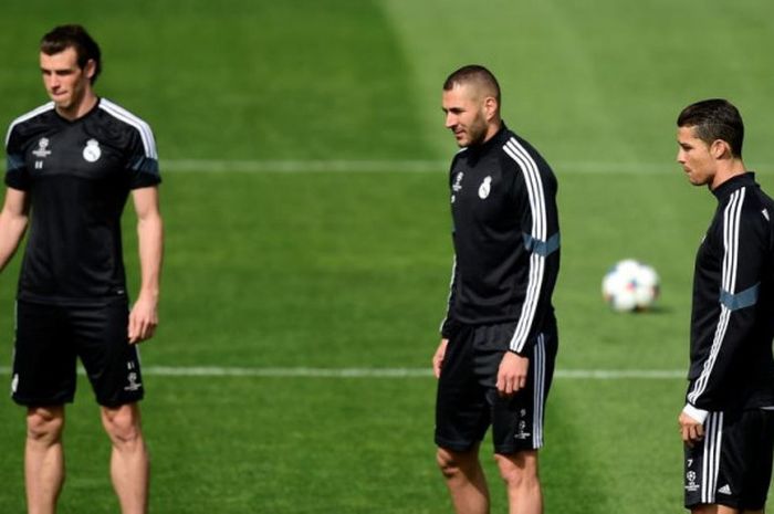 Dari kiri ke kanan: Gareth Bale, Karim Benzema, dan Cristiano Ronaldo melakoni sesi latihan Real Madrid di Valdebebas, 13 April 2015, sehari menjelang duel Liga Champions lawan Atletico Madrid.