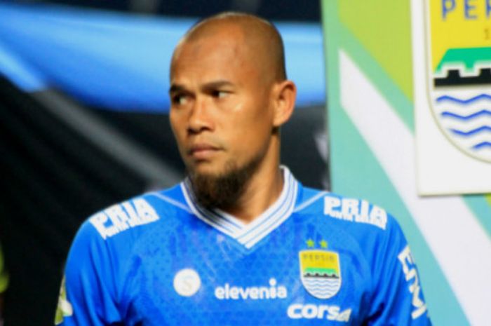 Kapten Persib, Supardi Nasir sebelum sepak mula laga Persib vs PSIS di Stadion Gelora Bandung Lautan Api, Minggu (8/7/2018). 