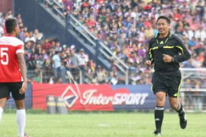  Mantan wasit FIFA dan wasit Terbaik Liga Indonesia, Purwanto. 