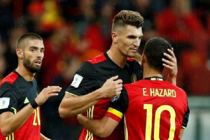 Gelandang serang timnas Belgia, Thomas Meunier (tengah), menjadi bintang lapangan saat mengalahkan Gibraltar 9-0 pada Jumat (1/9/2017).