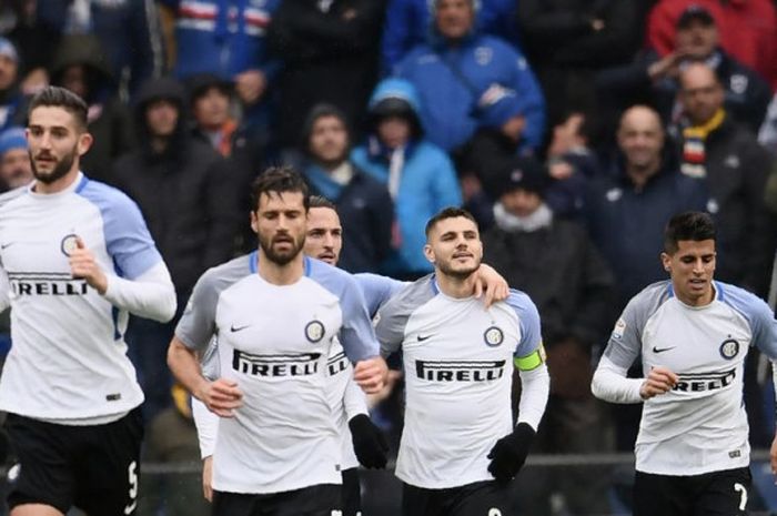 Para pemain Inter Milan merayakan gol Mauro Icardi ke gawang Sampdoria pada laga Lita Italia di Stadion Luigi Ferraris, Genoa, pada Minggu (18/3/2018).