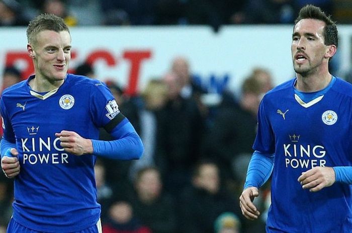 Striker Leicester City, Jamie Vardy (kiri) dan bek Christian Fuchs dalam pertandingan Premier League 2015-2016 menghadapi Newcastle United di St James' Park, Newcastle-upon-Tyne, Inggris, pada 21 November 2015.