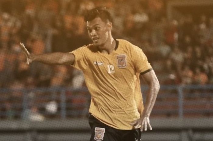 Selebrasi striker Pusamania Borneo FC, Lerby Eliandry seusai mencetak gol ke gawang PSIS Semarang pada uji coba di Stadion Segiri, Samarinda, Minggu (19/2/2017) malam. 