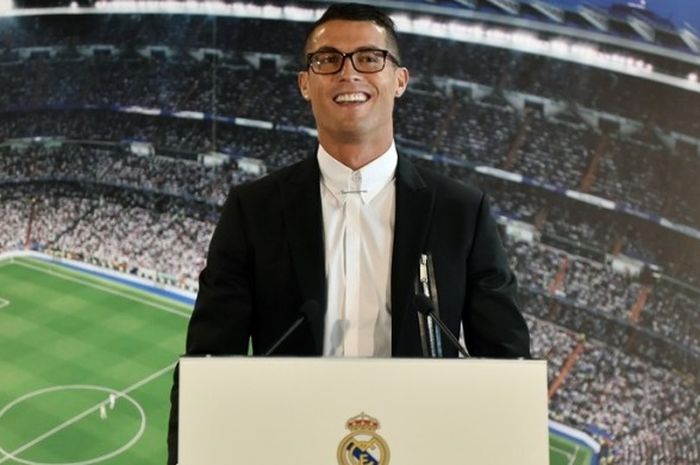 Cristiano Ronaldo berbicara setelah penandatanganan kontrak anyar bersama Real Madrid, Senin (7/11/2016).