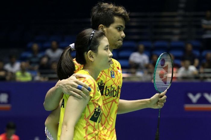 Pasangan ganda campuran Indonesia, Ricky Karanda Suwardi/Debby Susanto, bereaksi setelah tampil pada babak kedua China Open 2018 yang berlangsung di Olympic Sports Center Xincheng Gymnasium, Changzhou, China.