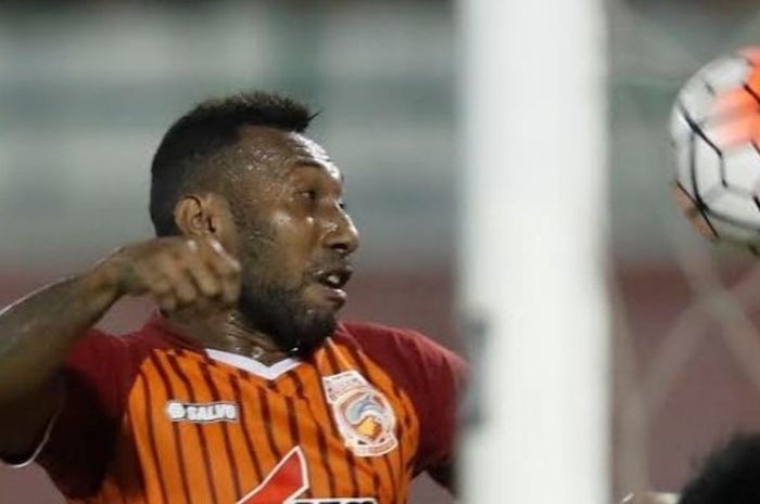 Penyerang PBFC II, Patrich Wanggai jadi pencetak gol kemenangan timnya atas Persib pada leg pertama semifinal Piala Presiden 2017 di Stadion Segiri, Samarinda, Kamis (2/3/2017) malam. 