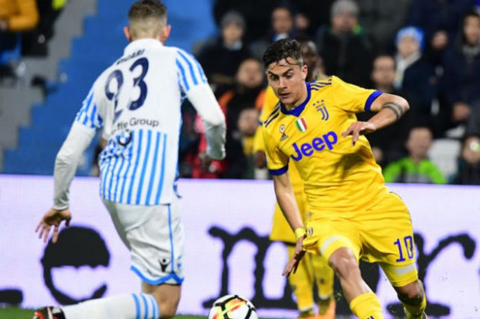 Pemain Juventus, Paulo Dybala, pada pertandingan melawan SPAL di stadion Paolo Mazza , Sabtu (17/3/2018).