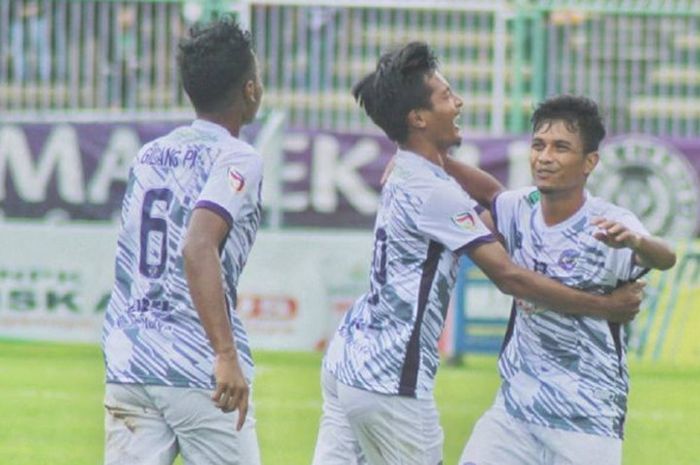 Suka cita pemain PSGC Ciamis saat mengalahkan Persibas Banyumas pada laga Liga 3 2018 di Stadion Galuh, Ciamis, 29 November 2018. 