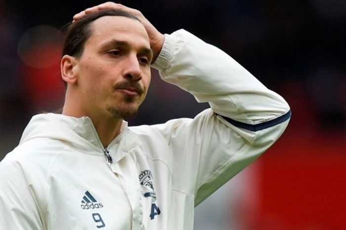 Eksprsi penyerang Manchester United, Zlatan Ibrahimovic, sebelum sepak mula partai Liga Inggris lawan Chelsea di Stadion Old Trafford, Manchester, 16 April 2017.