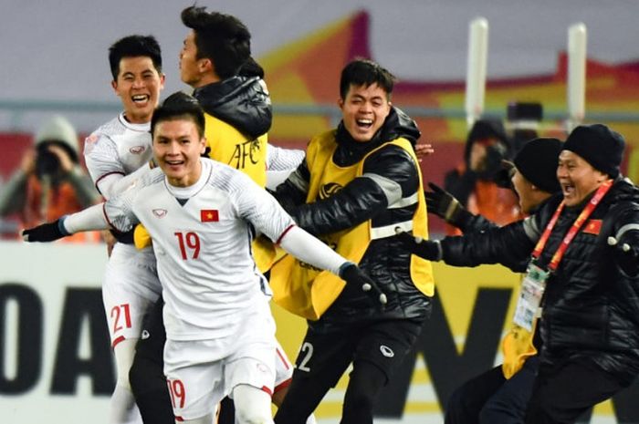 Para pemain timnas U-23 Vietnam saat melakukan selebrasi kemenangan atas timnas U-23 Qatar pada babak semifinal Piala Asia U-23 2018, di Stadion Changzhou, Selasa (23/1/2018).