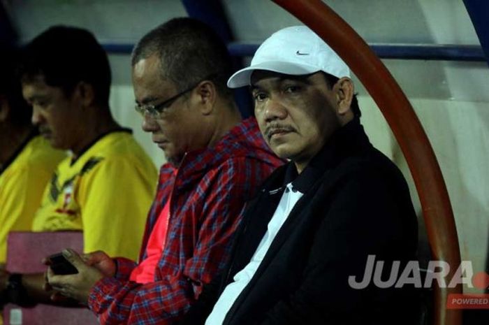 Achsanul Qosasih dalam laga pekan ke 6 Gojek Traveloka Liga 1 Arema FC vs Madura United yang berakhir dengan skor 1-1 di Stadion Kanjuruhan Malang, Jawa Timur (14/05/2017) Minggu malam. 