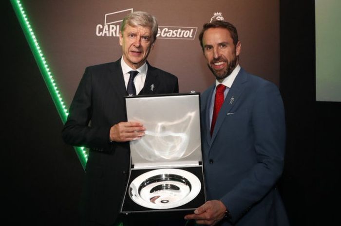 Mantan pelatih Arsenal, Arsene Wenger, mendapat penghargaan 