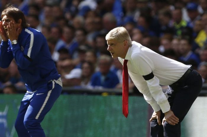 Reaksi Manajer Chelsea, Antonio Conte (kiri), dalam laga Community Shield kontra Arsenal di Stadion Wembley, London, Inggris, pada 6 Agustus 2017.
