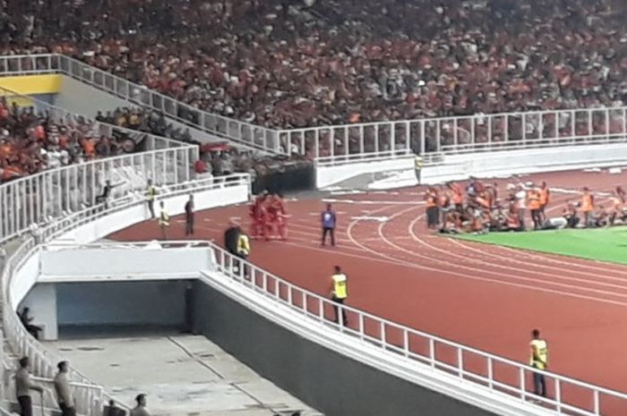 Selebrasi Rezaldi Hehanussa selepas membawa Persija unggul 2-0 atas Tampines Rovers dalam laga kedua Grup H Piala AFC 2018 di SUGBK, Senayan, Rabu (28/2/2018).