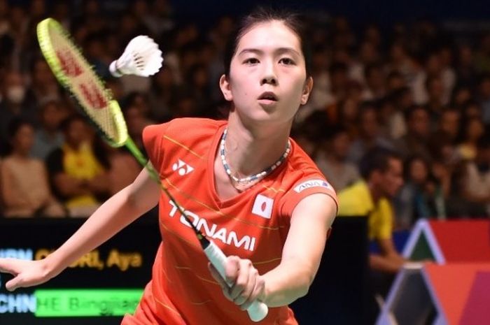 Pebulu tangkis tunggal putri Jepang, Aya Ohori, saat bertanding melawan He Bingjiao (China) pada babak semifinal turnamen Jepang Terbuka di Tokyo, 24 September 2016.