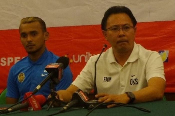 Pelatih timnas U-22 Malaysia, Ong Kim Swee (kanan).