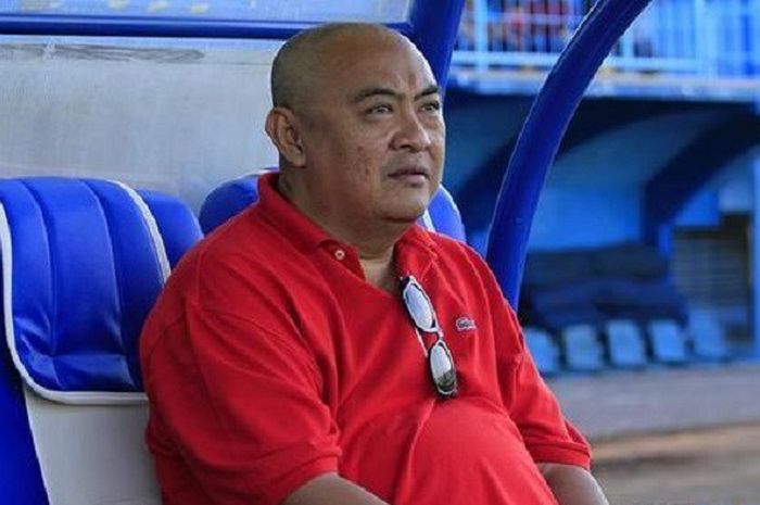 Ruddy mendampingi tim Arema FC di bench pemain Stadion Kanjuruhan, Senin (30/4/2018).