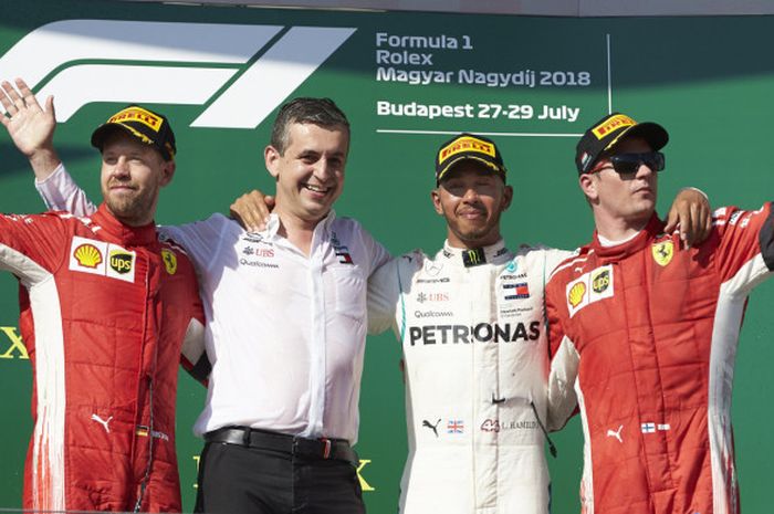 Sebastian Vettel, Lewis Hamilton, dan Kimi Raikkonen merayakan podium GP Hungaria di Hungaroring, Minggu (29/7/2018).