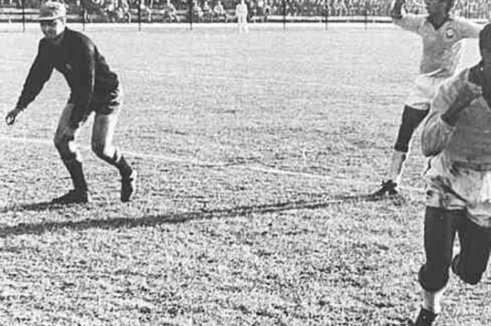 Selebrasi Amarildo usai mencetak gol dalam pertandingan fase grup Piala Dunia antara Brasil versus Spanyol, 6 Juni 1962.