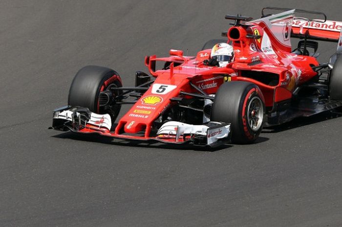 Pebalap Scuderia Ferrari, Sebastian Vettel, menjalani sesi latihan ketiga GP Hungaria, di Hungaroring, Budapest, Sabtu (29/7/2017).
