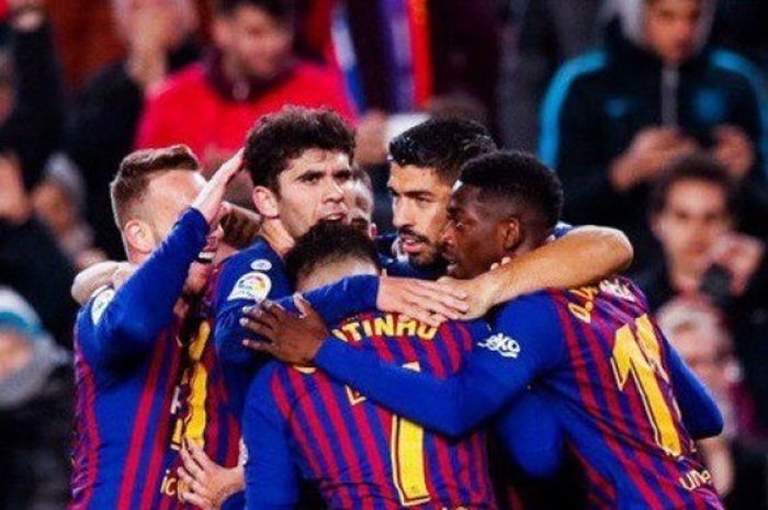 Para pemain FC Barcelona merayakan gol yang dicetak Ousmane Dembele dalam laga Liga Spanyol melawan Leganes di Stadion Camp Nou, Barcelona pada 20 Januari 2019.