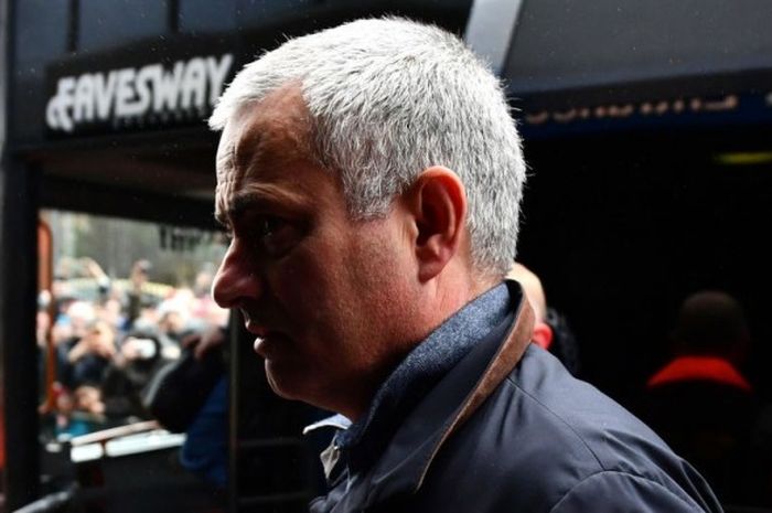 Manajer Manchester United, Jose Mourinho, tiba di Stadion Ewood Park untuk melakoni laga ronde kelima Piala FA kontra Blackburn Rovers pada 19 Februari 2017.