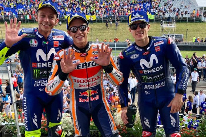 Valentino Rossi, Marc Marquez, dan Maverick Vinales merayakan podium MotoGP Jerman di Sirkuit Sachsenring, Jerman, Minggu (15/7/2018).