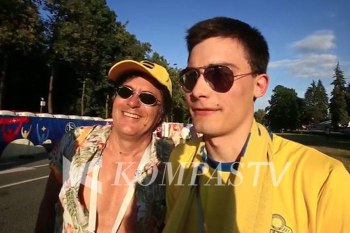Markus (kanan), suporter Swedia yang ditemui oleh wartawan Kompas TV di Fan Zone Moskow, seusai pertandingan melawan Meksiko, Rabu (27/6/2018).