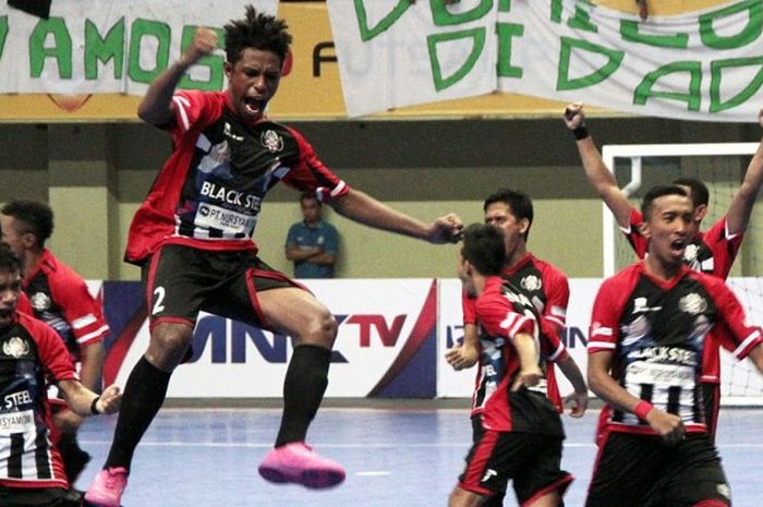 Unduh 9200 Koleksi Gambar Futsal Black Steel  