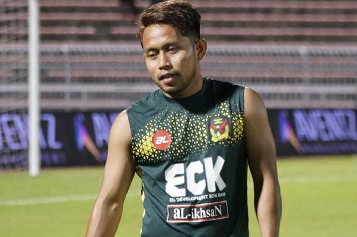     Winger Andik Vermansah menjalani pemanasan sebelum timnya, Kedah FA melakoni laga kontra Kelantan FA pada laga perdana Piala Malaysia 2018 di Stadion Darul Aman, Alor Setar, 5 Agustus 2018.     