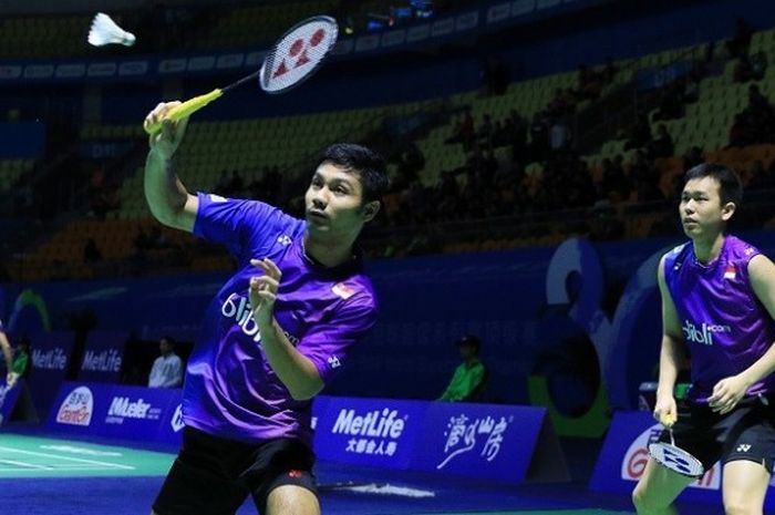 Pasangan ganda putra Indonesia, Berry Angriawan/Hendra Setiawan, saat tampil pada babak pertama China Terbuka. Berry/Hendra kalah dari Lee Jhe-huei/Lee Yang 19-21, 14-21, pada laga yang berlangsung di Haixia Olympic Sports Center, Rabu (16/11/2016).