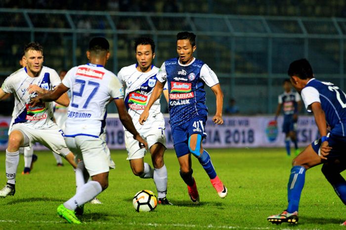 Dendi Santoso bersama Arema FC saat menghadapi PSIS, Jumat (1/6/2018).