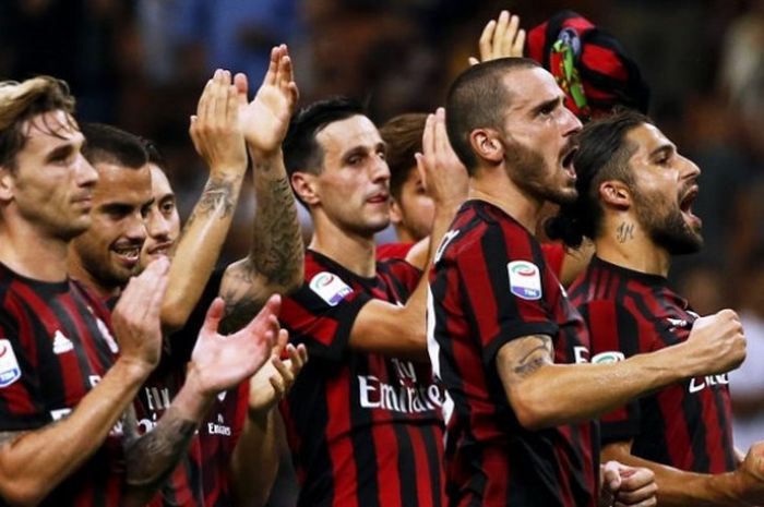 Para pemain AC Milan merayakan kemenangan atas Cagliari dalam laga lanjutan Liga Italia 2017-2018 pada Senin (28/8/2017) dini hari WIB.