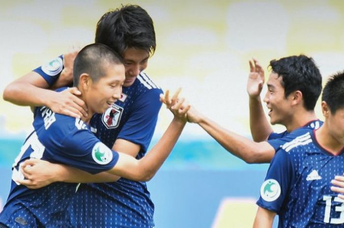 Suka cita pemain timnas U-16 Jepang memenangi laga kontra timnas U-16 Australia pada semifinal Piala Asia U-16 2018 di Stadion Nasional Bukit Jalil, Kuala Lumpur, Malaysia, 4 Oktober 2018. 