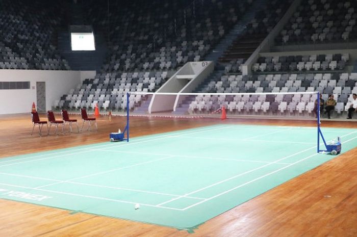 Kondisi lapangan Istora Senayan, Jakarta sebelum digunakan pada turnamen bulu tangkis Indonesia Masters 2018, Jumat (12/1/2018).