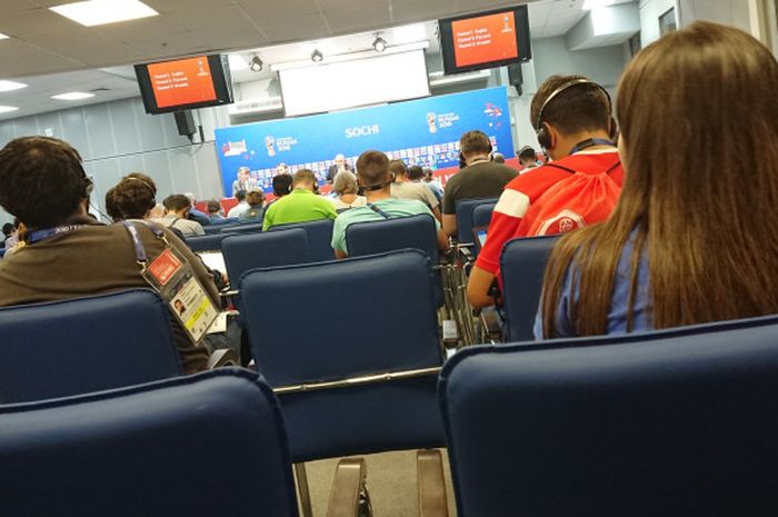 Suasana konferensi pers timnas Rusia seusai laga perempat final Piala DUnia 2018 kontra Kroasi di Stadion Fisht, Sochi, Sabtu (7/7/2018). 