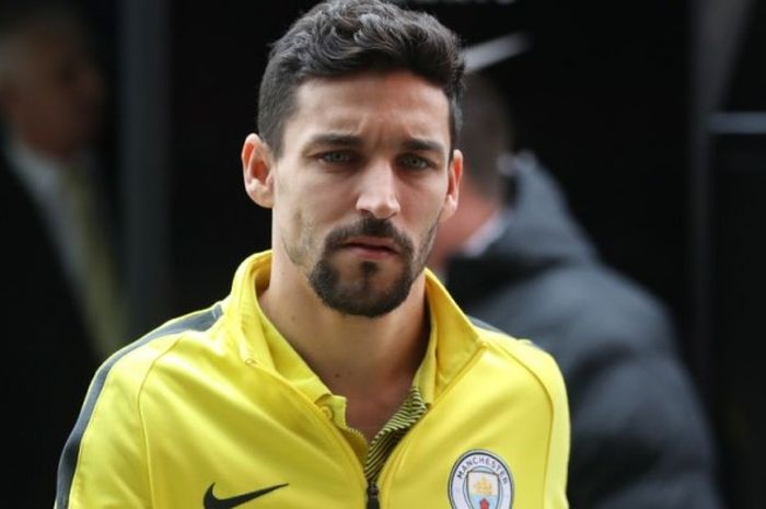 Jesus Navas tiba di Stadion Riverside di Middlesbrough untuk laga perempat final Piala FA antara Middlesbrough dan Manchester City, 11 Maret 2017.