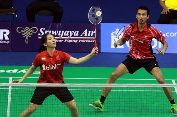 Pasangan ganda campuran Indonesia, Andika Ramadiansyah/Mychelle Chrystine Bandaso, berlaga pada laga babak semifinal Kejuaraan Nasional (Kejurnas) PBSI 2017 Gubernur Kepulauan Bangka Belitung, Jumat (1/12/2017).