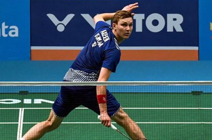 Pebulu tangkis tunggal putra Denmark, Viktor Axelsen, ketika tampil di turnamen Malaysia Open 2018 y