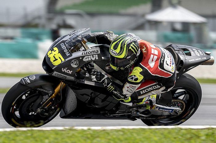 Pebalap tim LCR Honda, Cal Crutchlow, saat beraksi di tes pramusim MotoGP di Sirkuit Sepang, Malaysia.