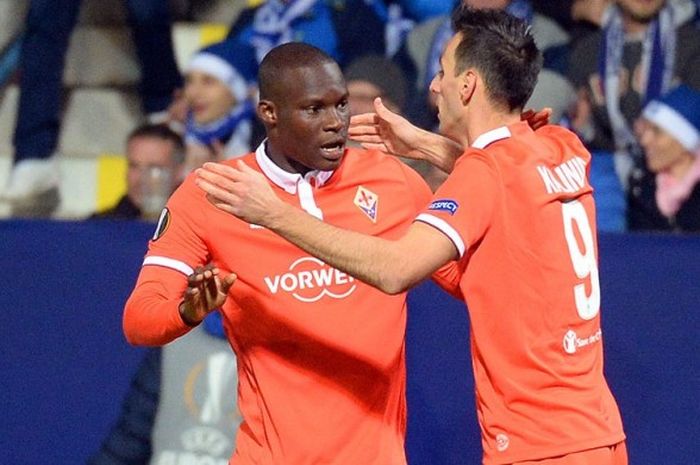 Dua penyerang Fiorentina, Nikola Kalinic (kanan) dan Khouma Babacar, merayakan gol saat melawan FC Slovan Liberec dalam laga lanjutan Liga Europa di Stadion U Nisy, Liberec, (20/10/2016).