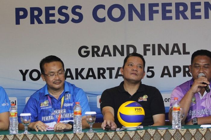 Wakil Palembang Bansk Sumsel (kanan) pada acara konferensi pers jelang final Proliga 2018 di Hotel Novotel, Yogyakarta, Kamis (12/42018).