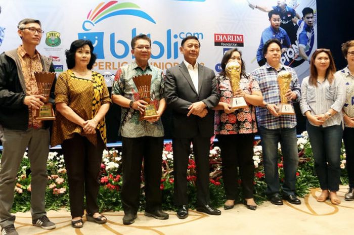 Pengurus PP PBSI, pelatih klub, dan legenda bulu tangkis nasional menghadiri sesi konferensi pers Blibli.com Superliga Junior 2018, di Jakarta, Senin (1/10/2018).