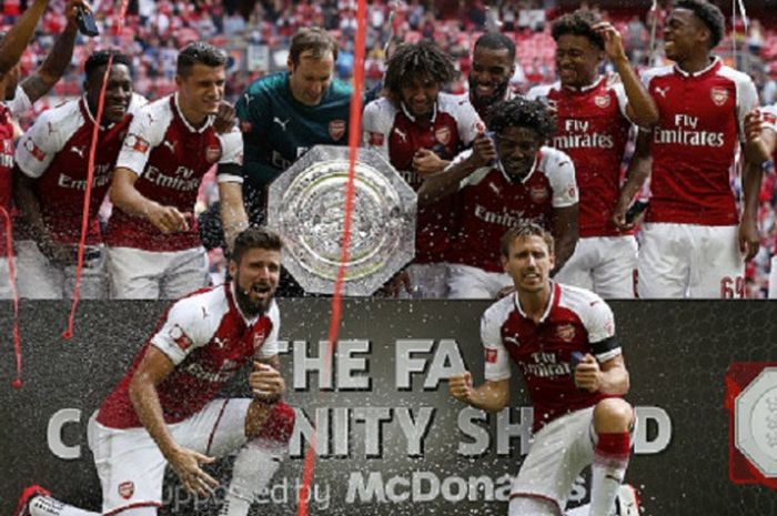 Para pemain Arsenal merayakan keberhasilan menjadi juara Community Shield 2017 di Stadion Wembley, Minggu (6/8/2017). 