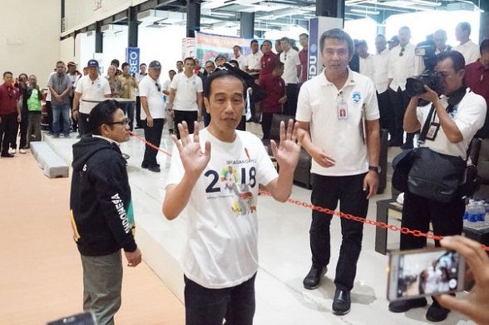 Presiden Republik Indonesia Joko Widodo meninjau Jakabaring Sport City (JSC) yang akan digunakan pada Asian Games 2018.