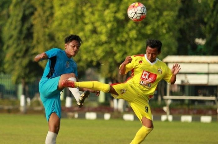 Laga Bhayangkara Surabaya United U-21 ujicoba melawan Persla Lamongan U-21 yang berakhir 1-0 di Lapangan Arhanud Sidaorjo Jawa Timur (03/08/2016). 