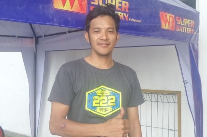 Pebalap Yamaha Racing Indonesia, Rey Ratukore, berpose di paddock Sirkuit Sentul, Kabupaten Bogor, Jumat (19/5/2017).